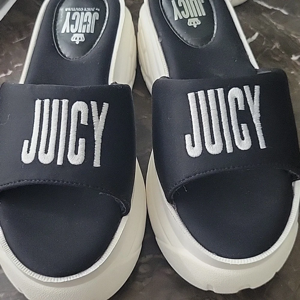 Juicy Couture Black and White Logo Slides - Picture 7 of 7